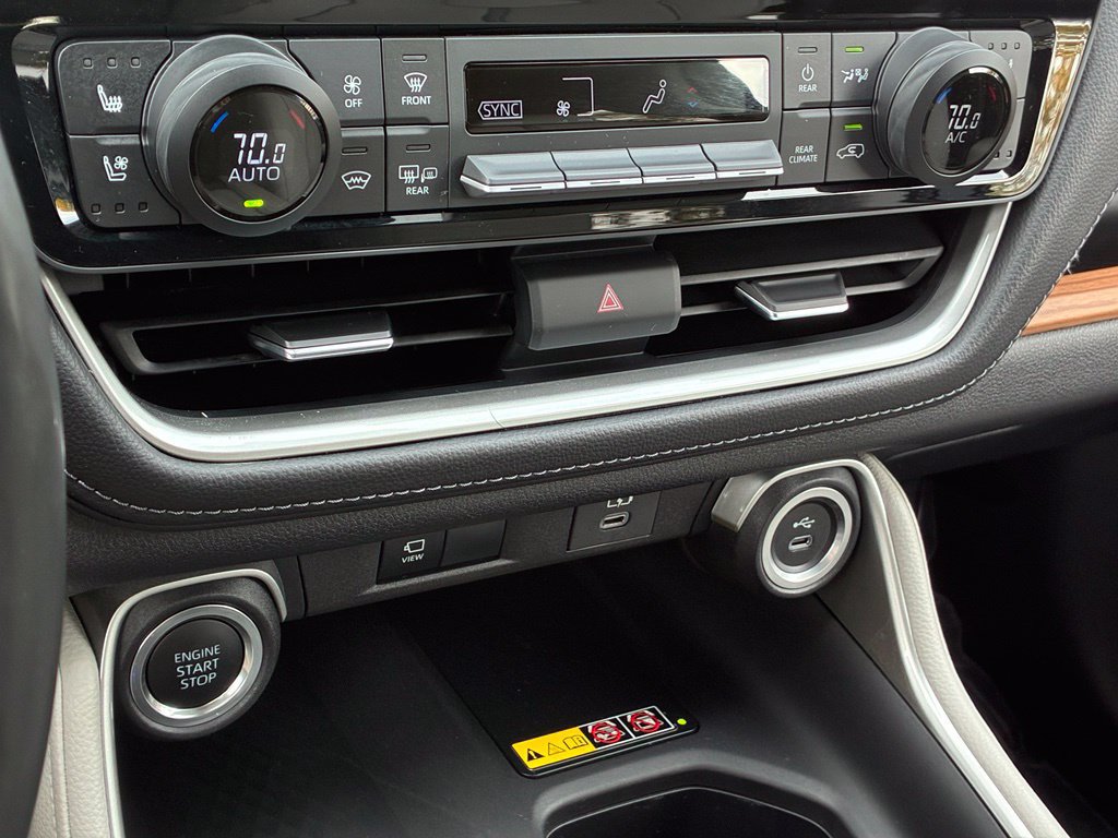 Used 2025 Toyota Grand Highlander AWD image 24