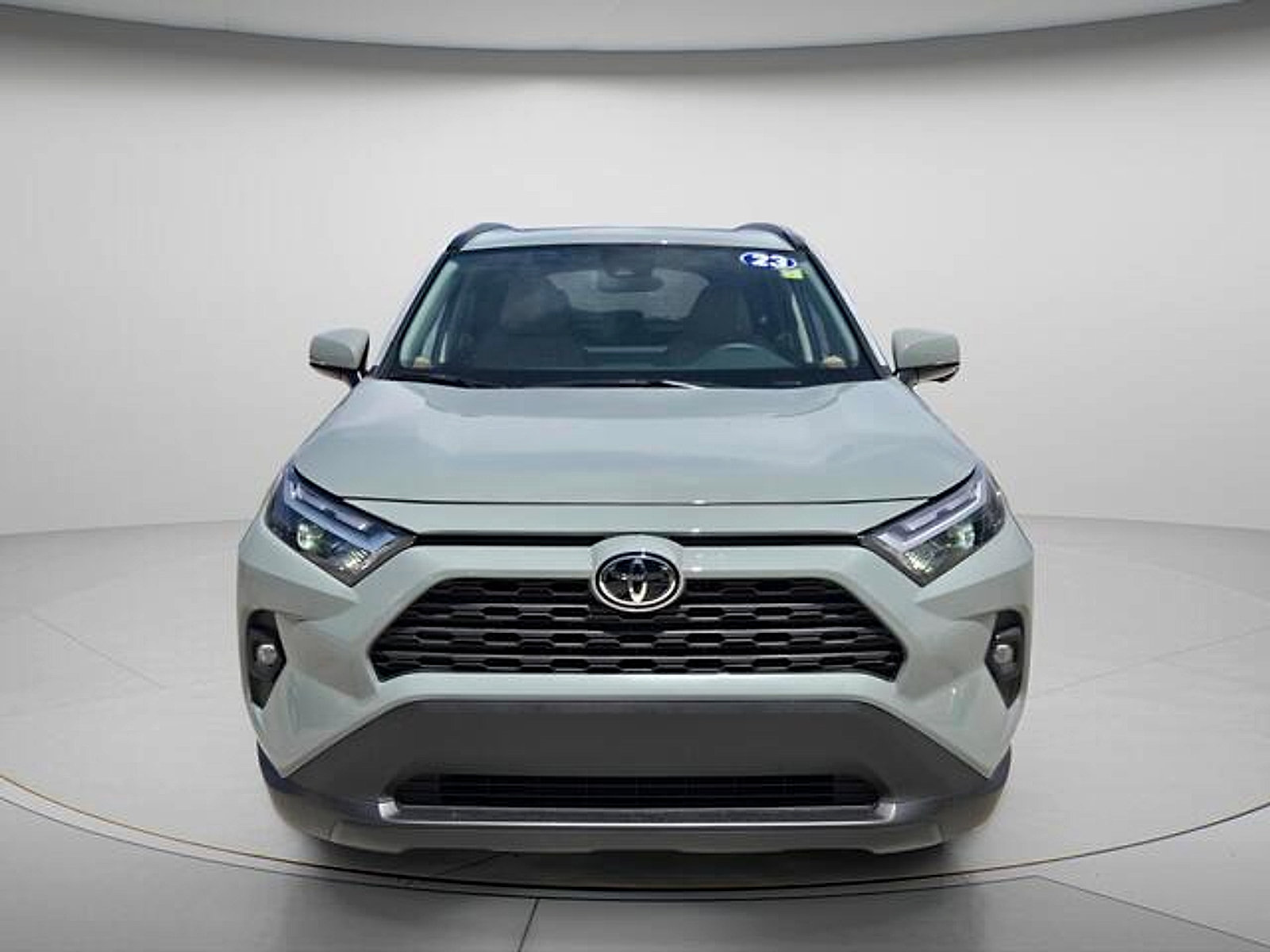 Used 2023 Toyota RAV4 XLE Premium FWD image 4