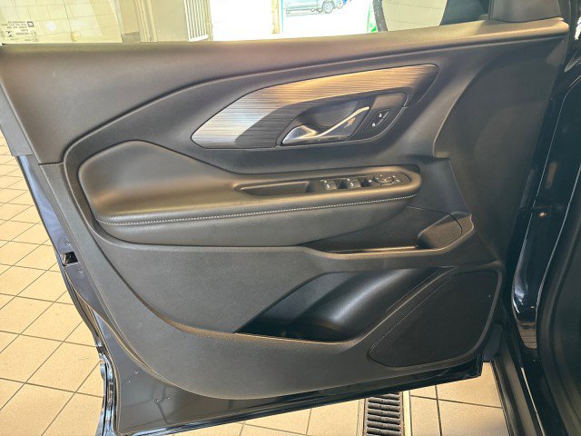 Used 2023 GMC Terrain SLE w/ Driver Convenience Package image 14