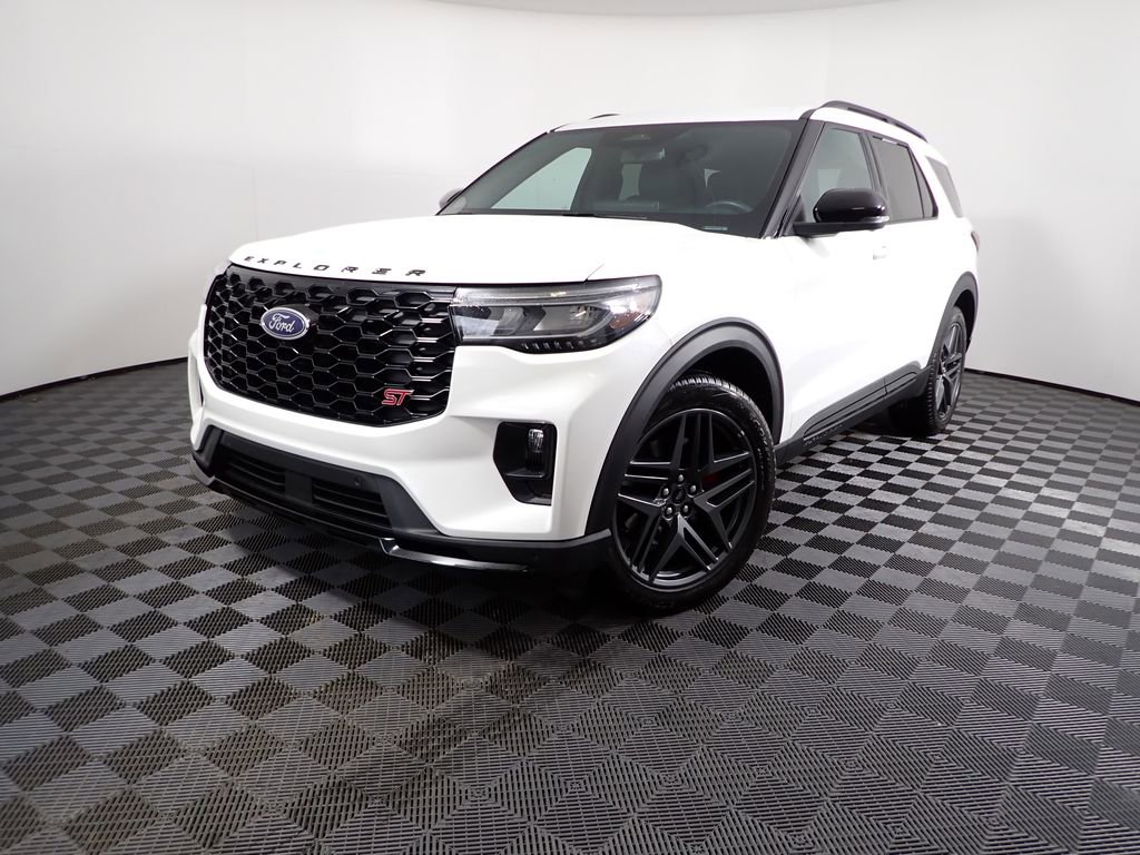 Used 2025 Ford Explorer ST image 2
