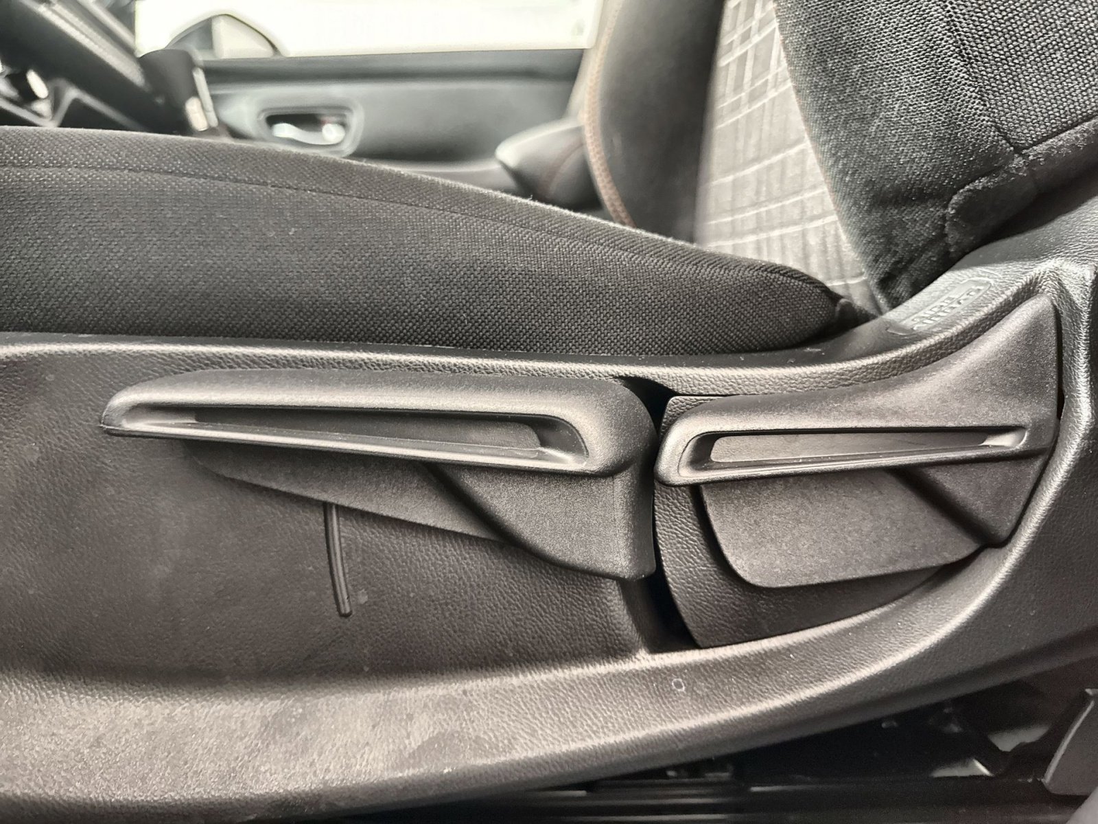 Used 2025 Honda HR-V Sport image 14