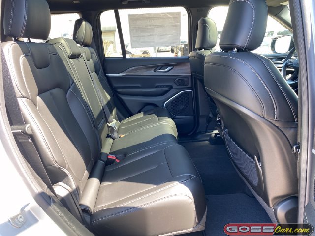 New 2026 Jeep Grand Cherokee Limited w/ Limited Altitude Package AWD/4WD image 8