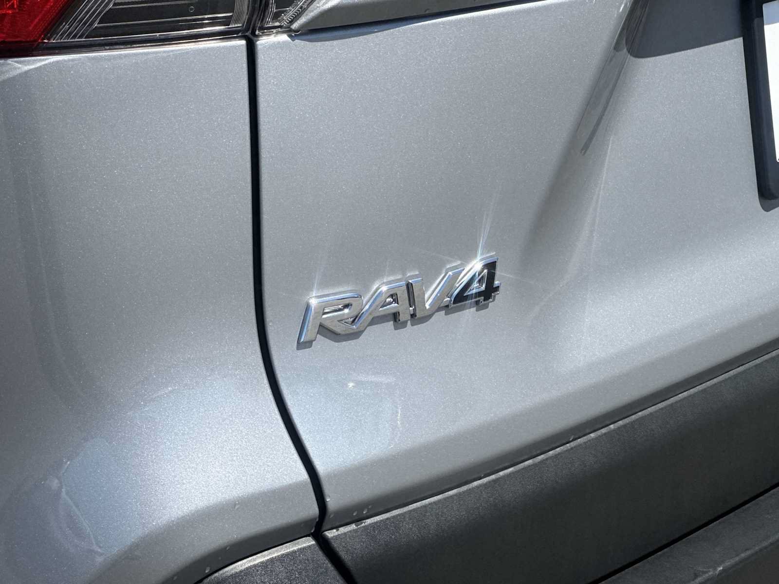 Used 2022 Toyota RAV4 XLE FWD image 11