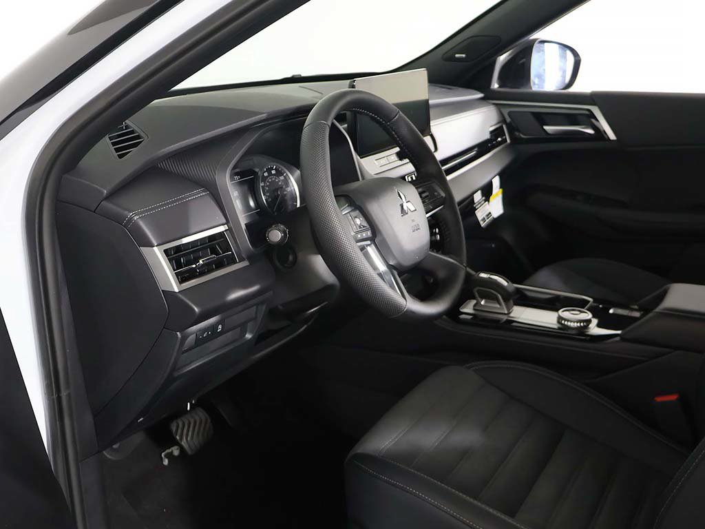 New 2026 Mitsubishi Outlander LE AWD/4WD image 25