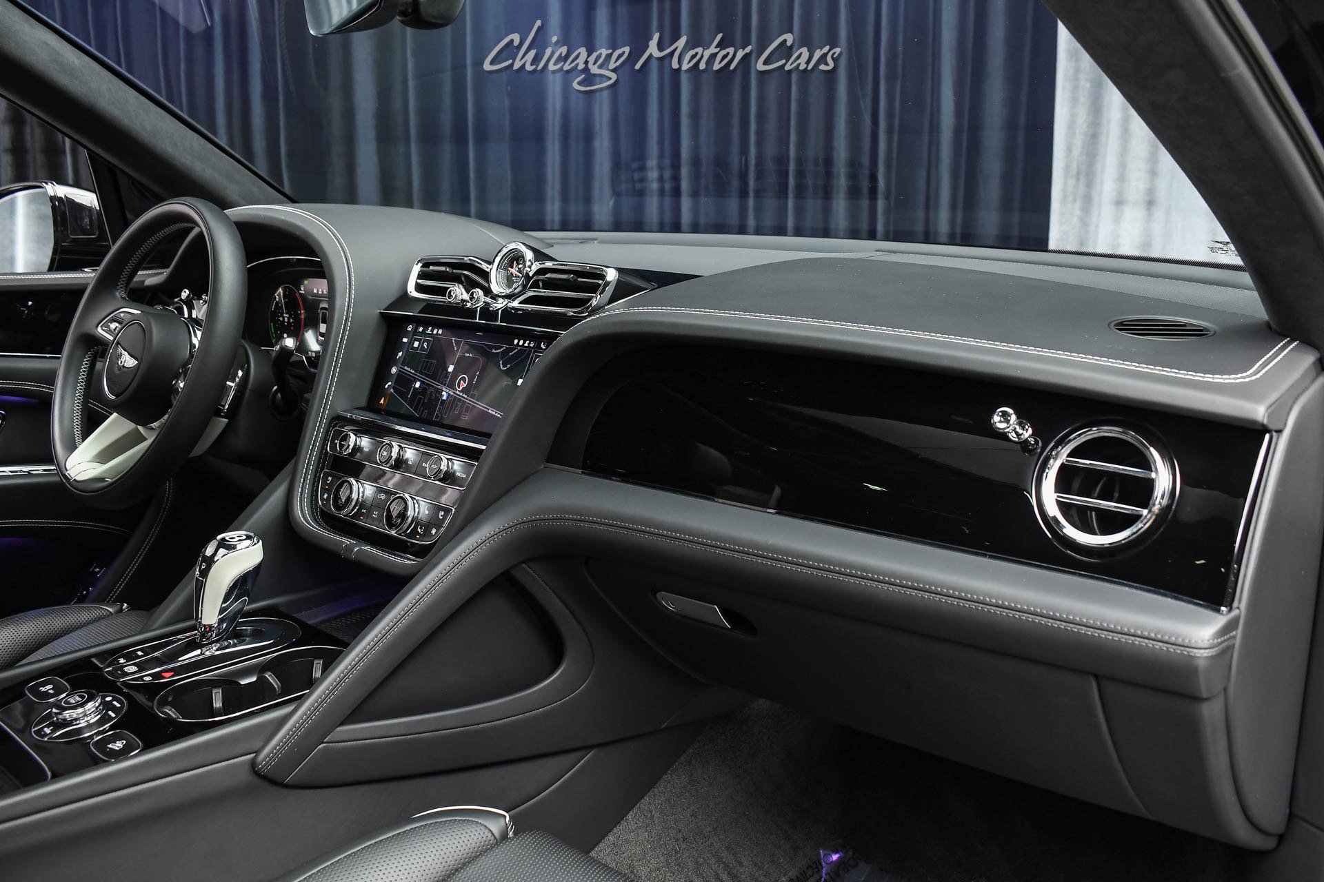 Used 2023 Bentley Bentayga Plug-In Hybrid image 26