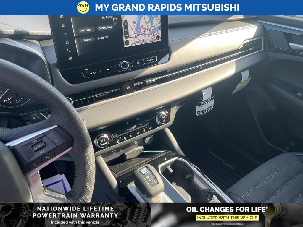 New 2026 Mitsubishi Outlander LE AWD/4WD image 18
