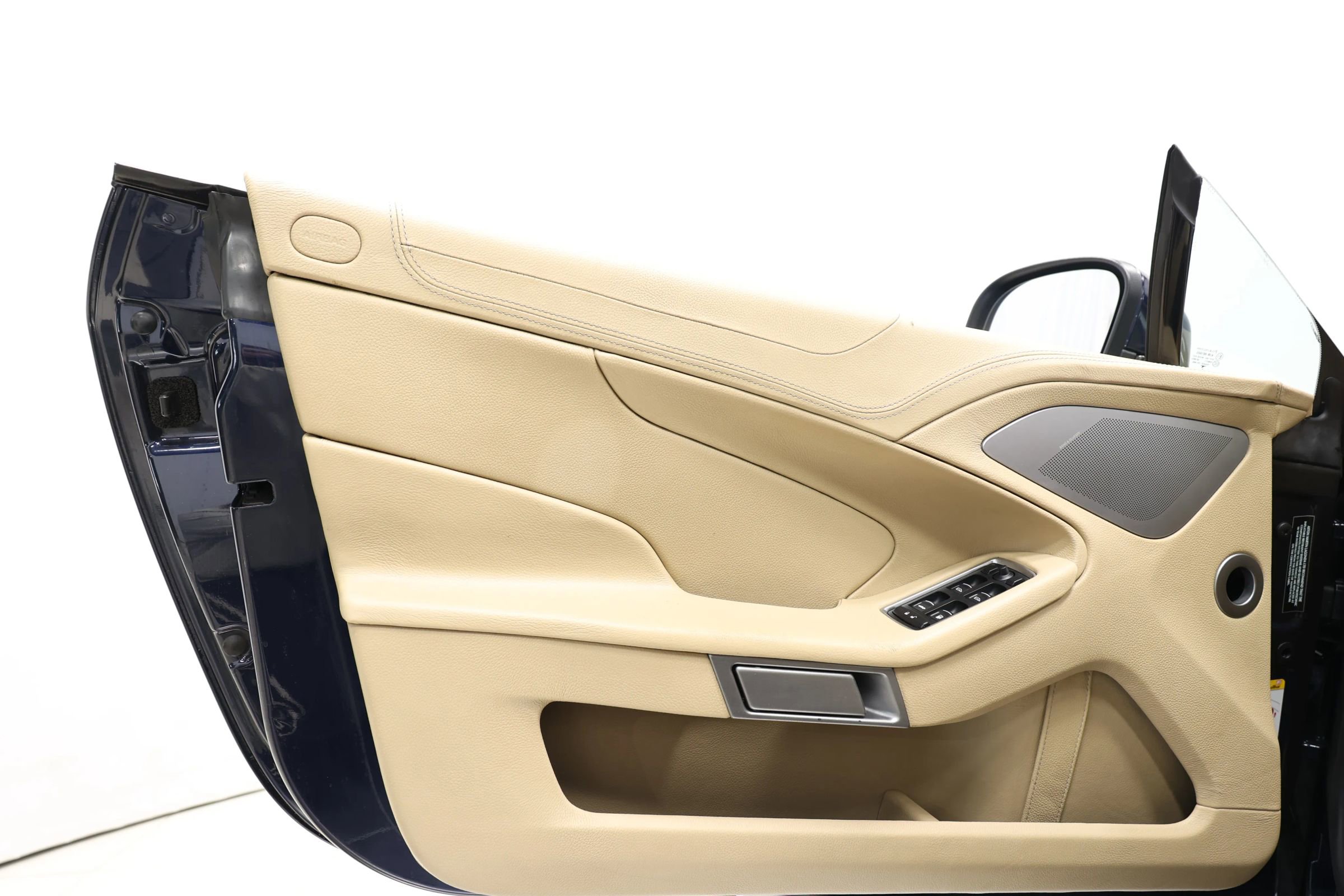 Used 2016 Aston Martin Vanquish Volante image 9