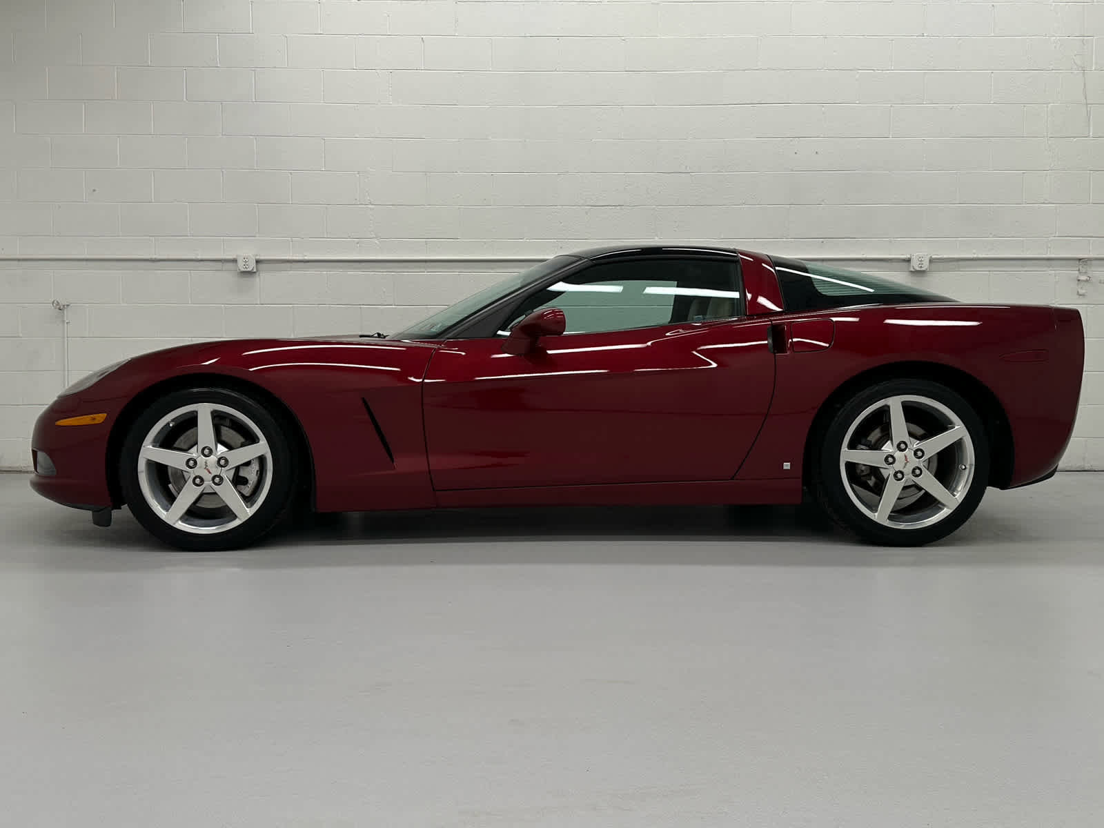 Used 2006 Chevrolet Corvette Coupe w/ Preferred Equipment Group RWD image 3