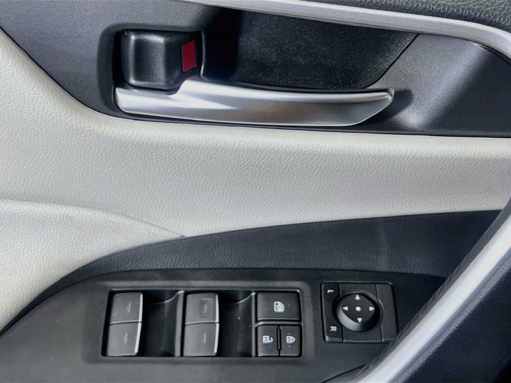 Used 2025 Toyota RAV4 XLE w/ Convenience Package FWD image 13