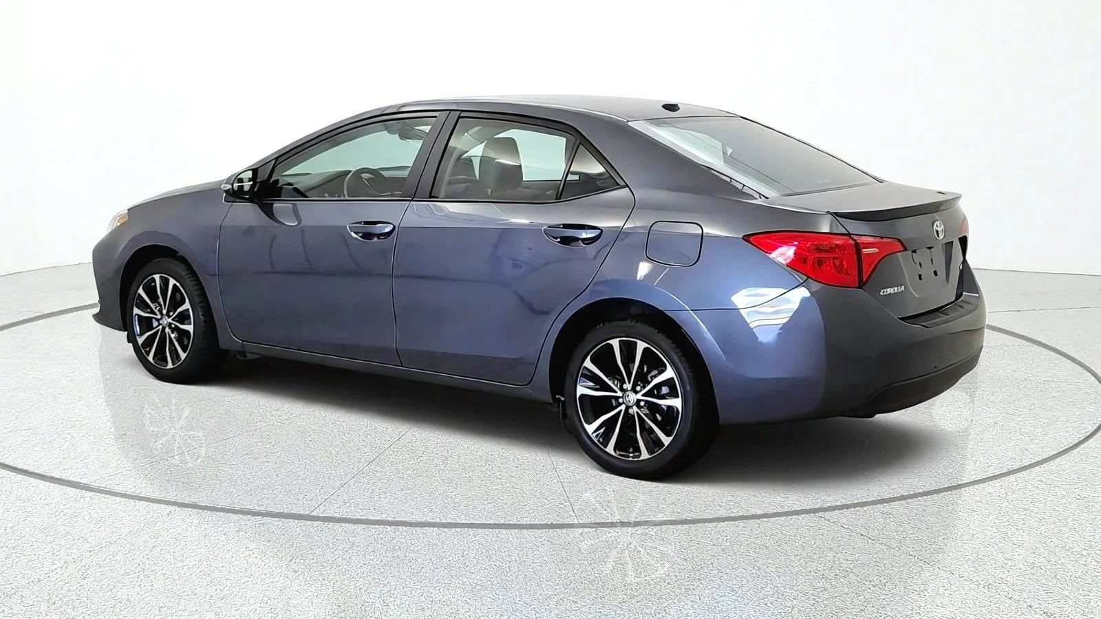 Used 2018 Toyota Corolla SE w/ SE Premium Package FWD image 6