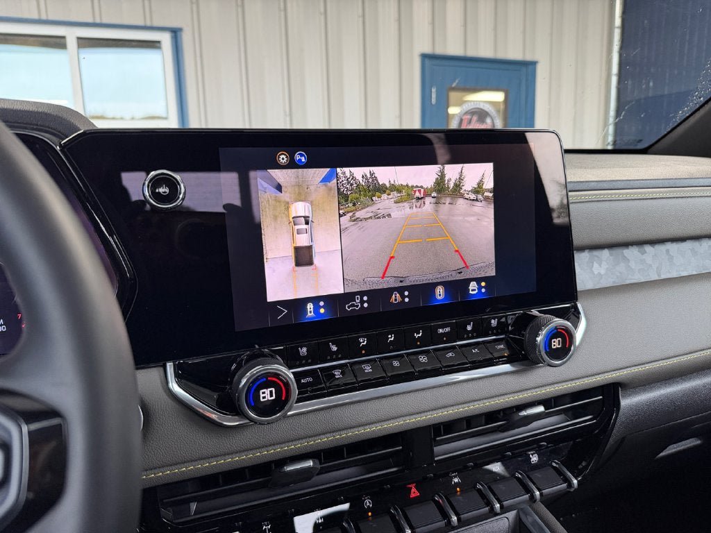 Used 2026 Chevrolet Colorado ZR2 w/ Technology Package AWD/4WD image 18