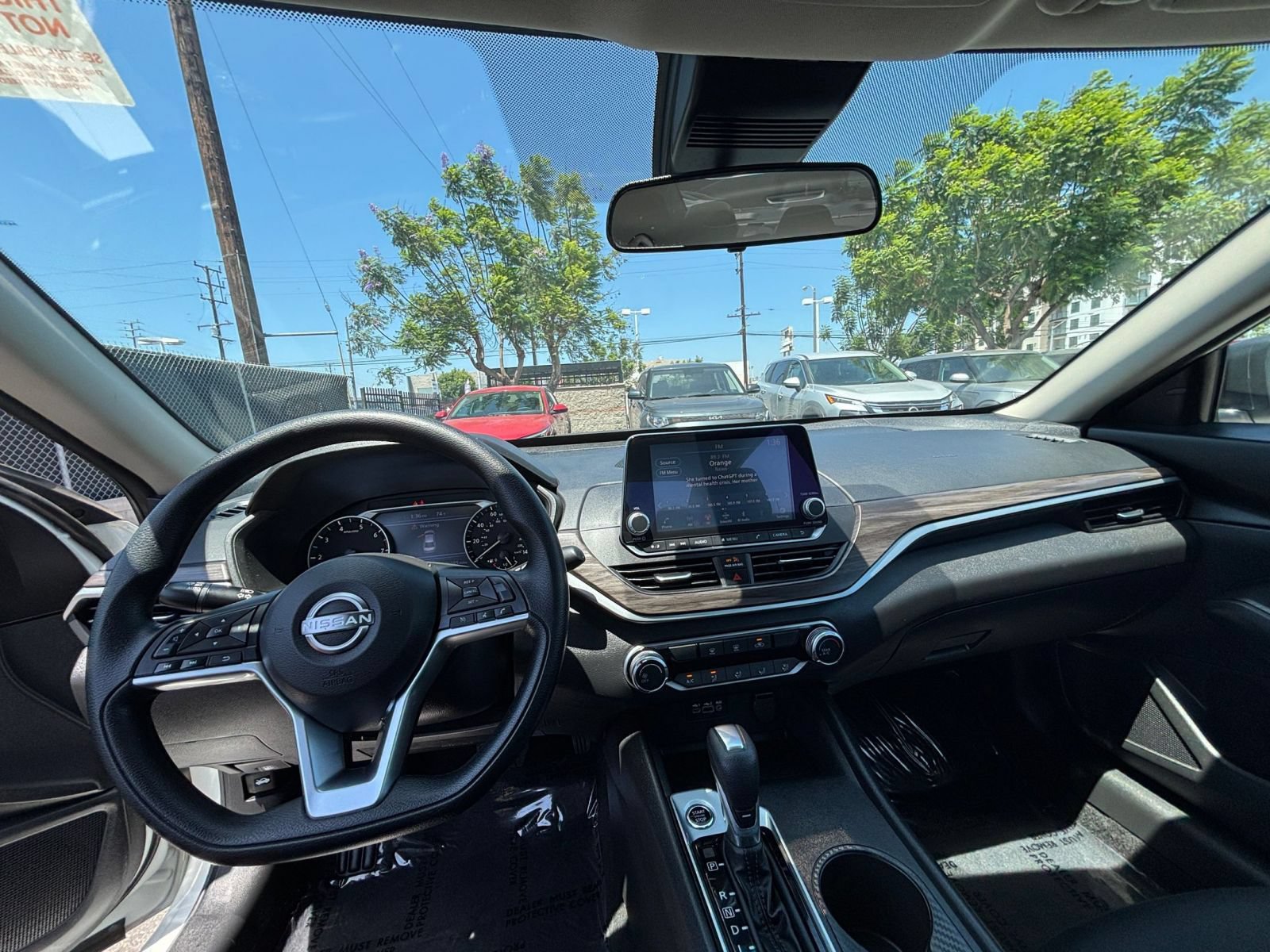 Used 2025 Nissan Altima 2.5 SV FWD image 34