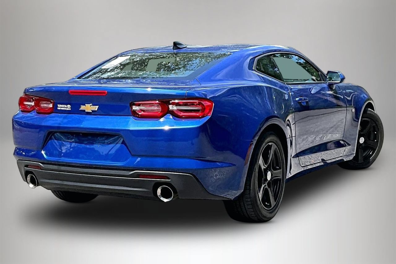 Used 2023 Chevrolet Camaro LT RWD image 5