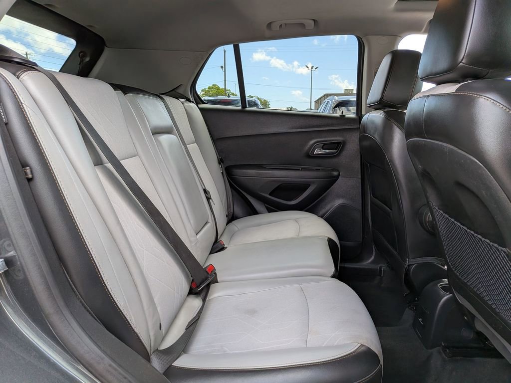 Used 2019 Chevrolet Trax LT w/ Sun & Sound Package FWD image 26