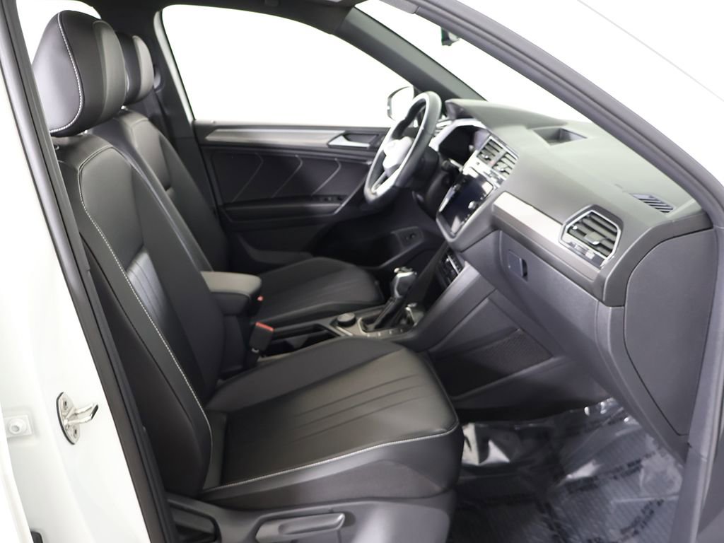 Used 2022 Volkswagen Tiguan SE R-Line image 31