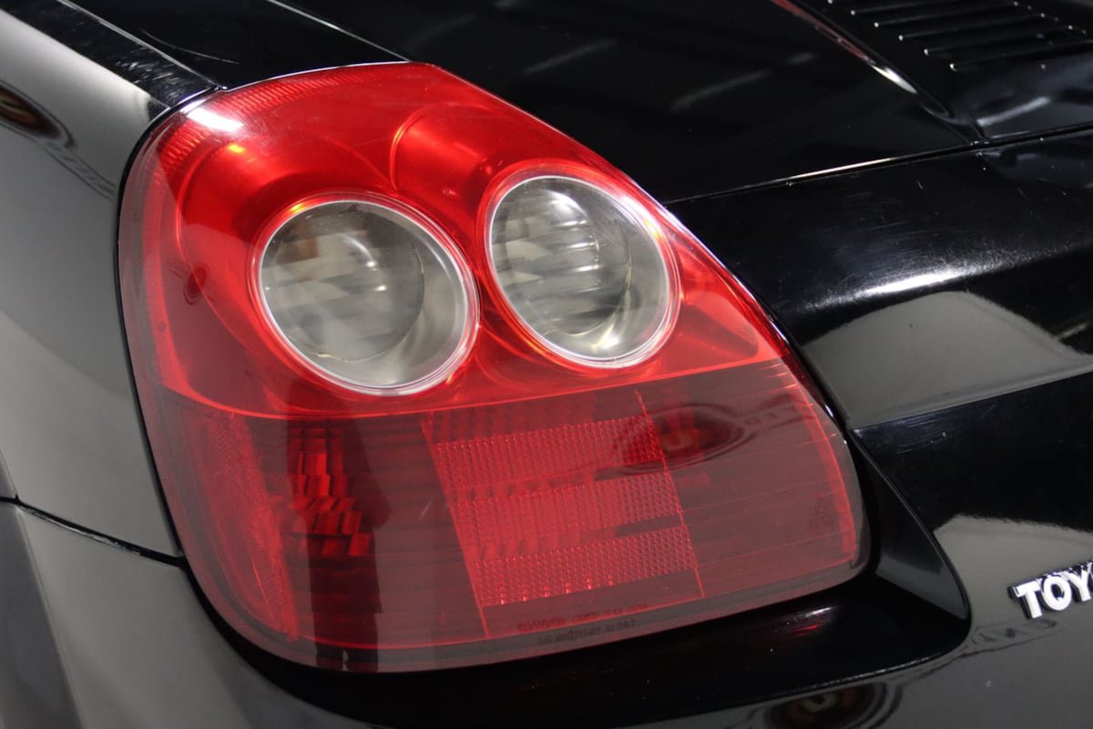 Used 2004 Toyota MR2 RWD image 76