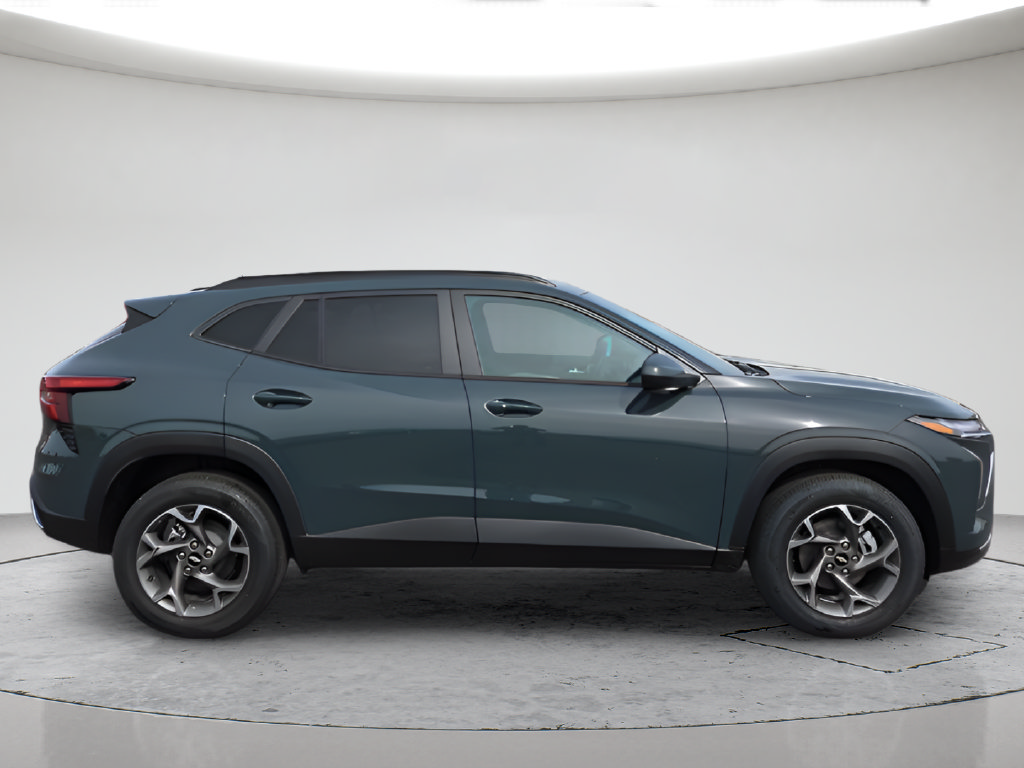 New 2026 Chevrolet Trax LT w/ LT Convenience Package FWD image 4