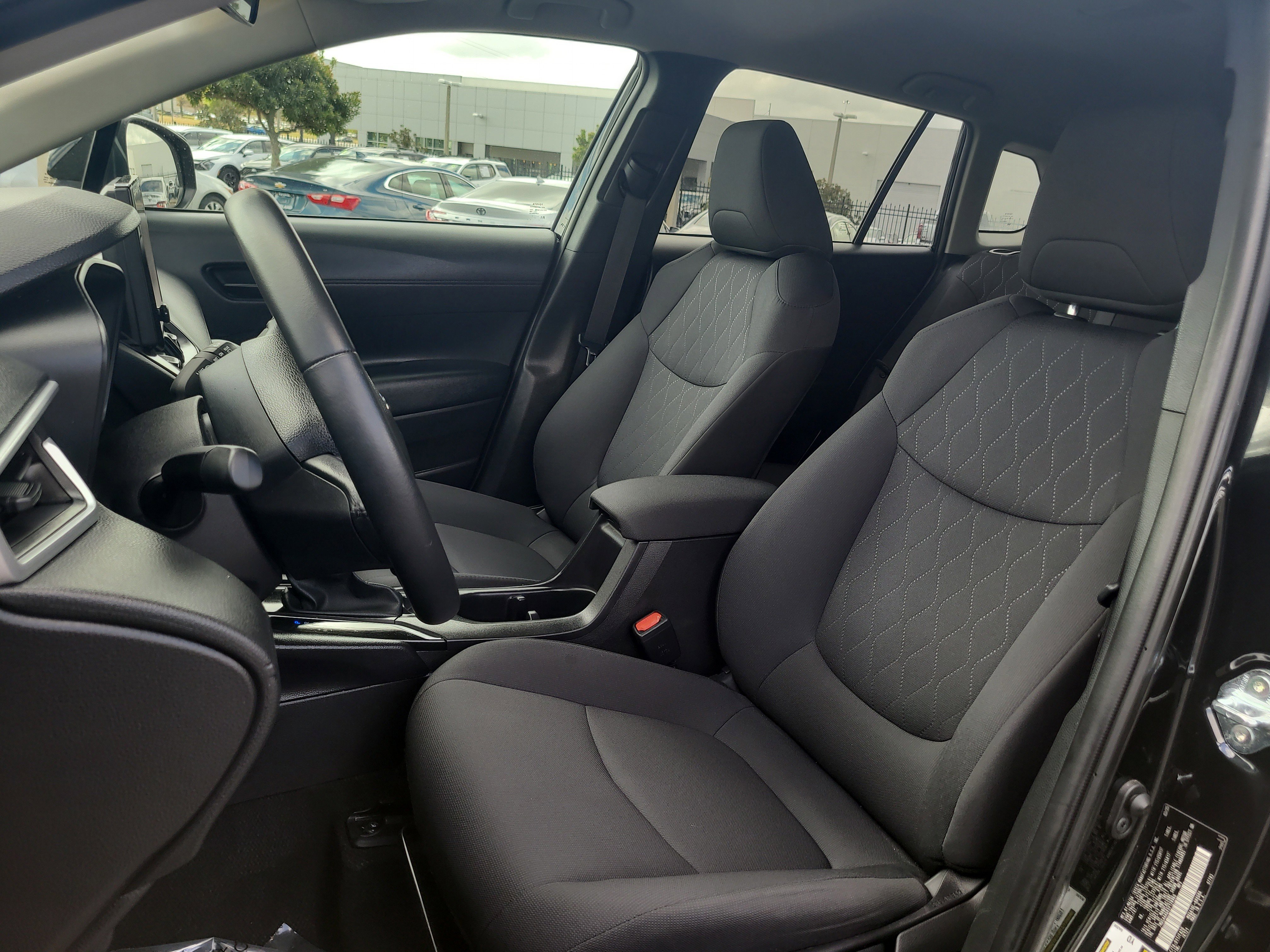 Used 2025 Toyota Corolla Cross LE image 20