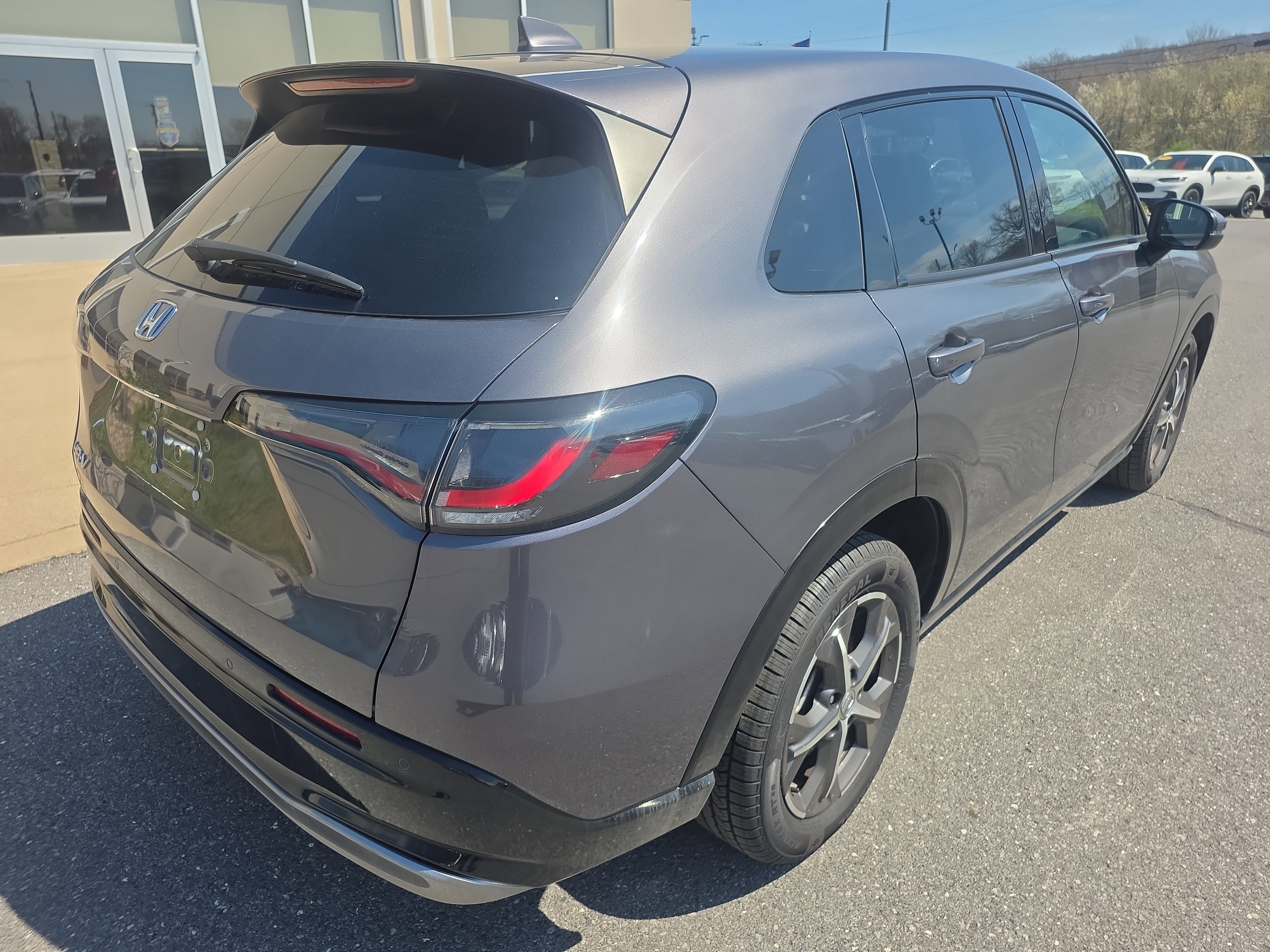 Used 2023 Honda HR-V EX-L image 5