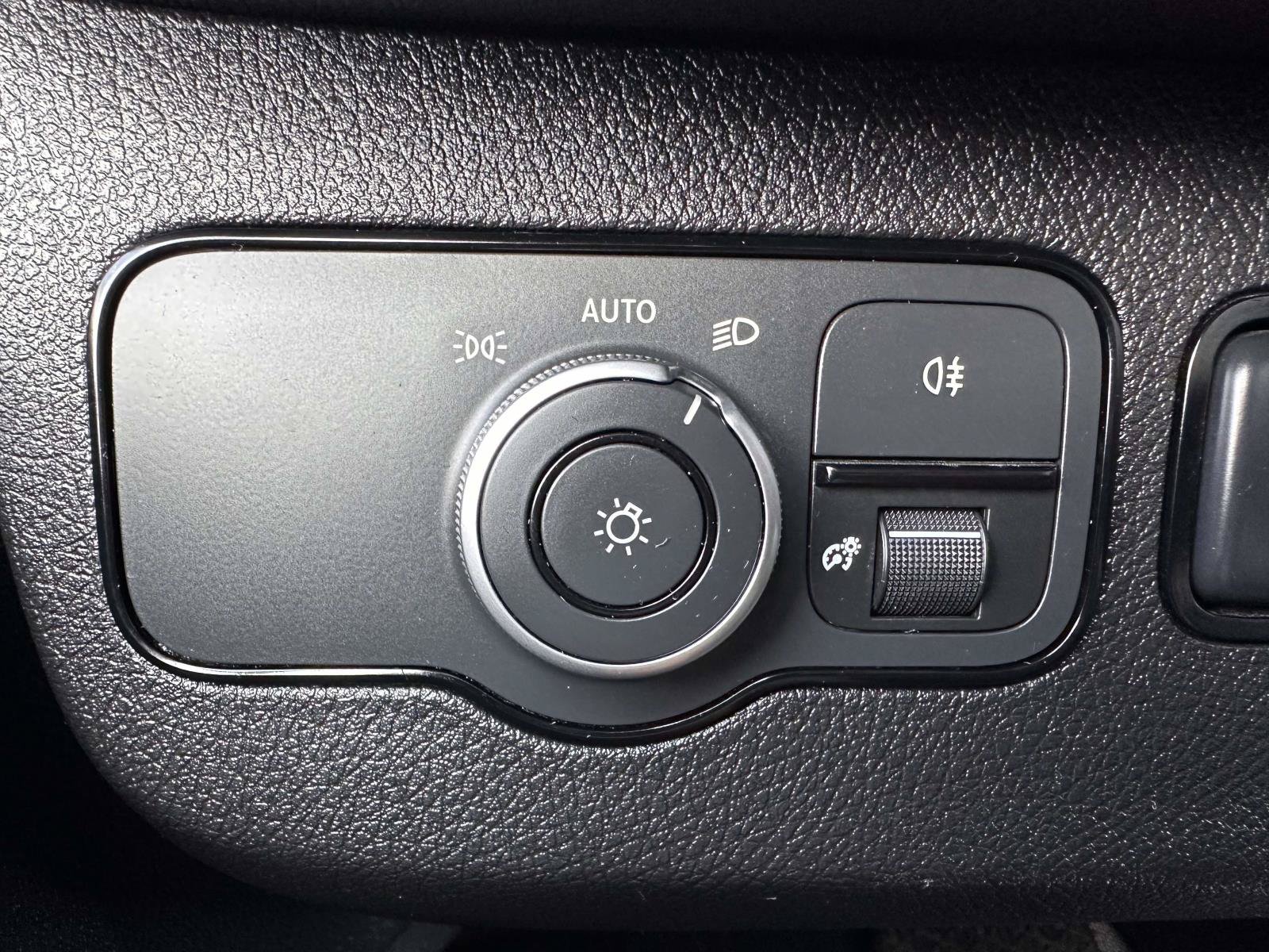 Used 2025 Mercedes-Benz Sprinter 2500 image 17