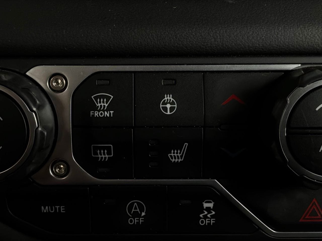 Used 2025 Jeep Wrangler Unlimited Sahara AWD/4WD image 26
