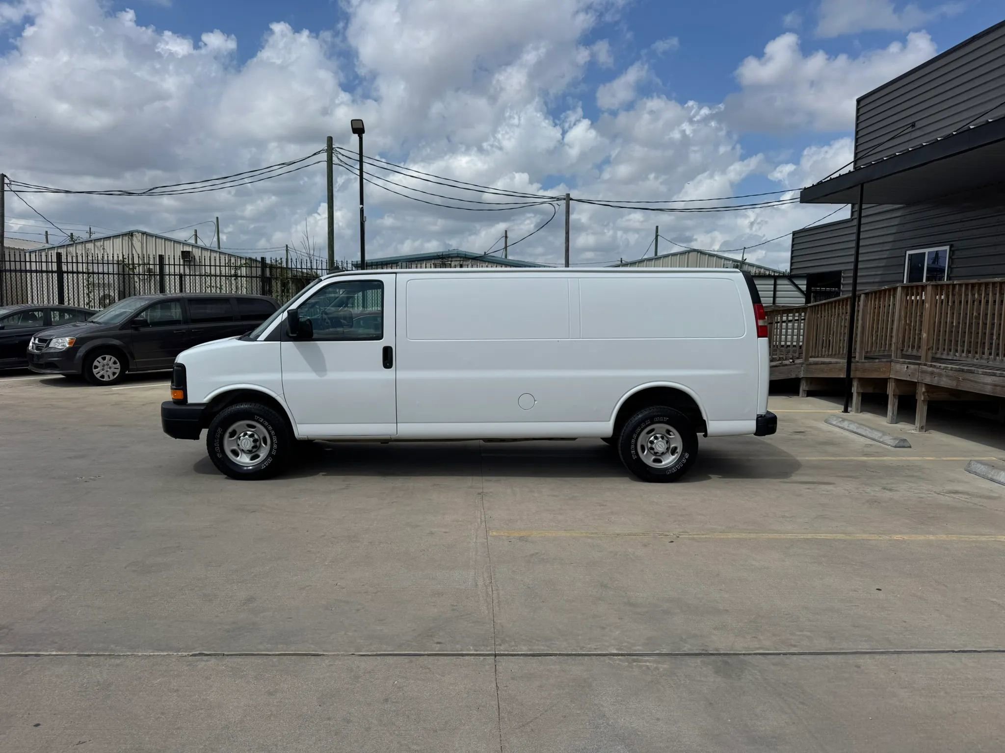 Used 2016 Chevrolet Express 3500 Extended image 3