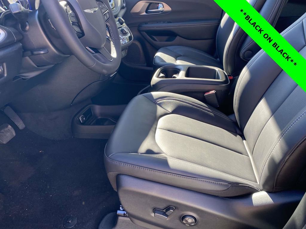 New 2026 Chrysler Pacifica Select w/ S Appearance Package image 13