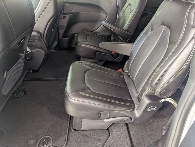 Used 2025 Chrysler Pacifica Select FWD image 24