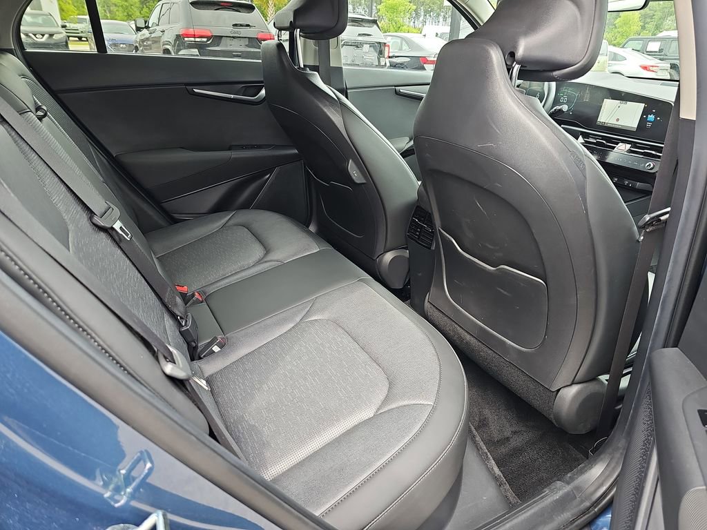 Used 2023 Kia Niro SX Touring FWD image 14
