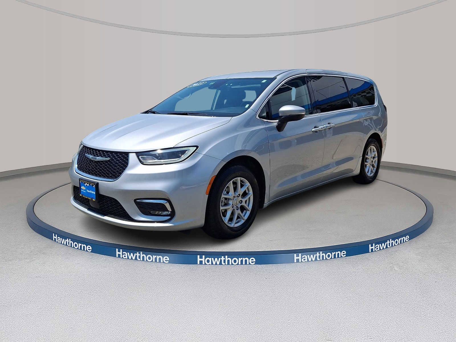 Used 2023 Chrysler Pacifica Touring-L FWD image 3