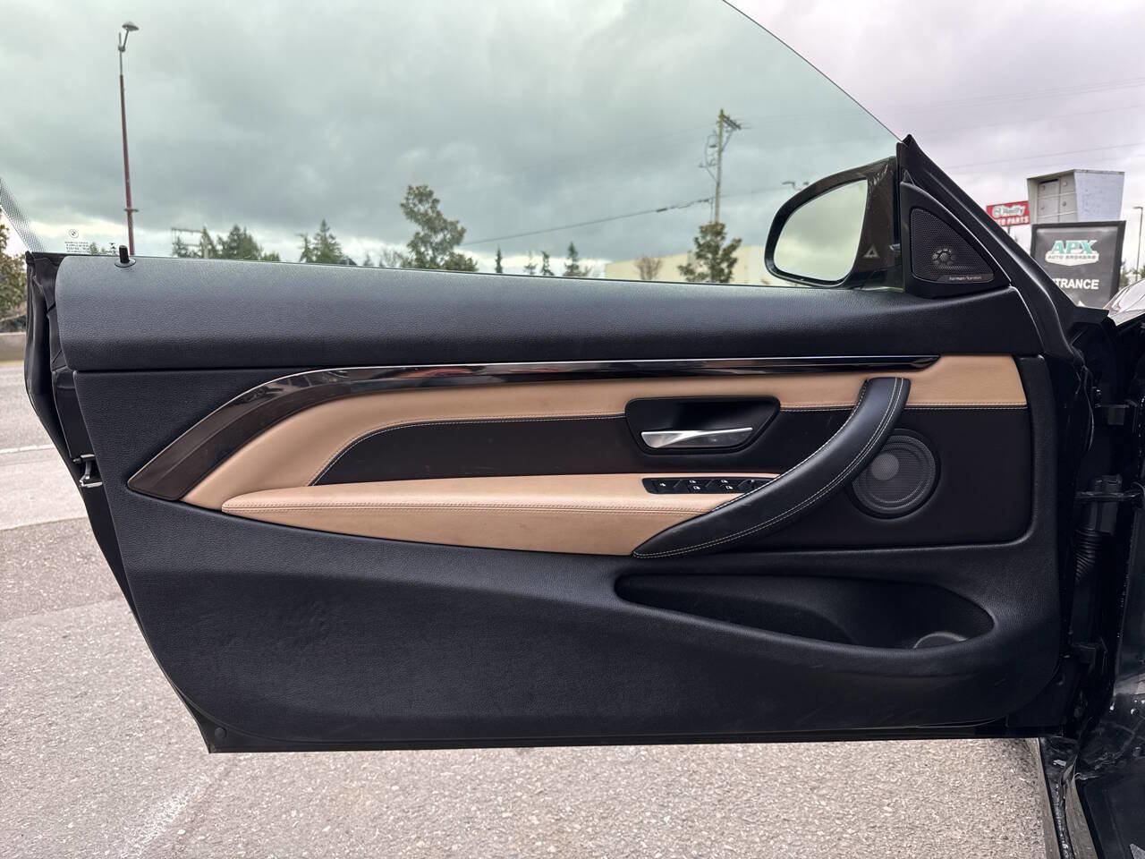 Used 2016 BMW M4 Convertible RWD image 25