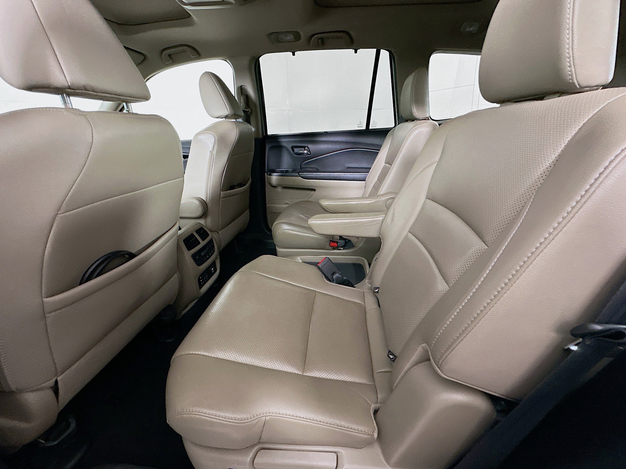 Used 2016 Honda Pilot Elite image 29