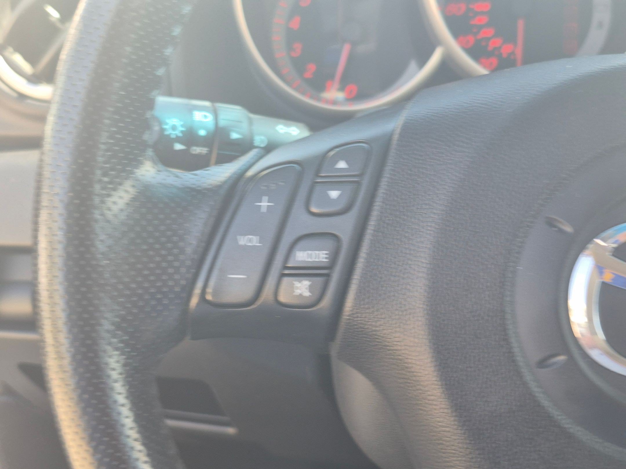 Used 2005 MAZDA MAZDA3 s w/ Moonroof & 6-CD Pkg FWD image 20