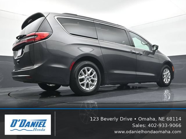 Used 2022 Chrysler Pacifica Touring-L FWD image 12