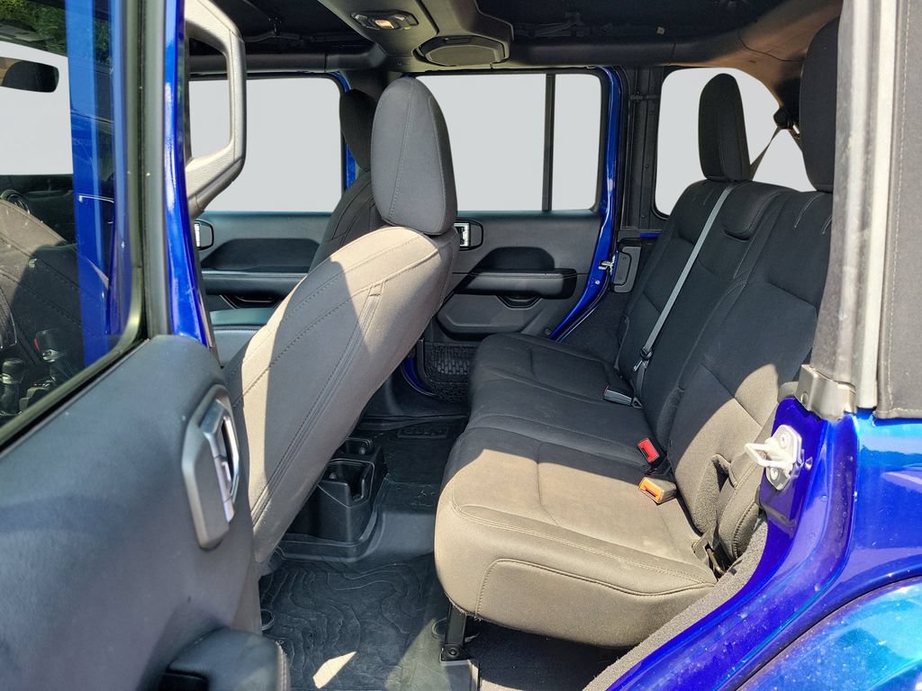 Used 2018 Jeep Wrangler Unlimited Sahara AWD/4WD image 27
