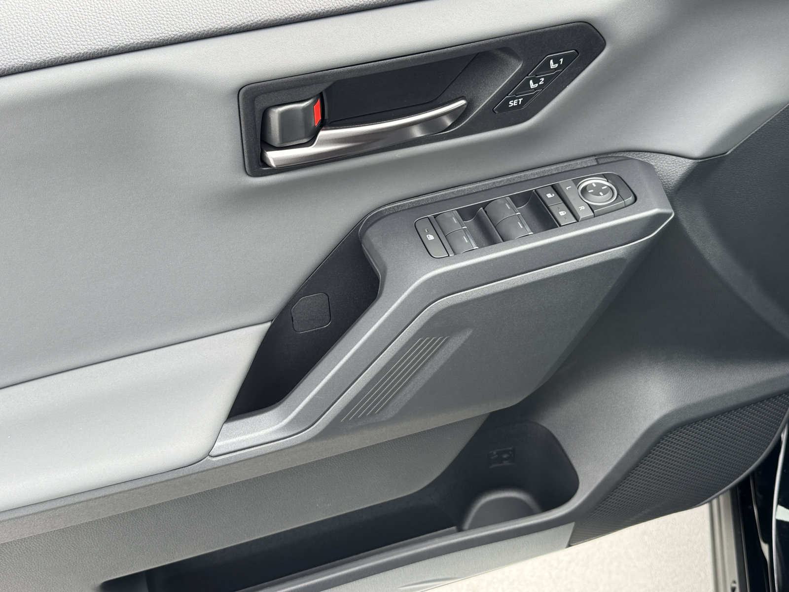 New 2026 Toyota RAV4 XSE AWD/4WD image 18