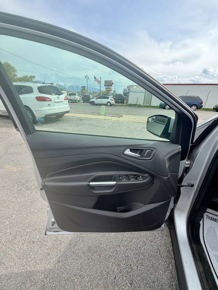 Used 2015 Ford Escape SE w/ Equipment Group 201A image 29