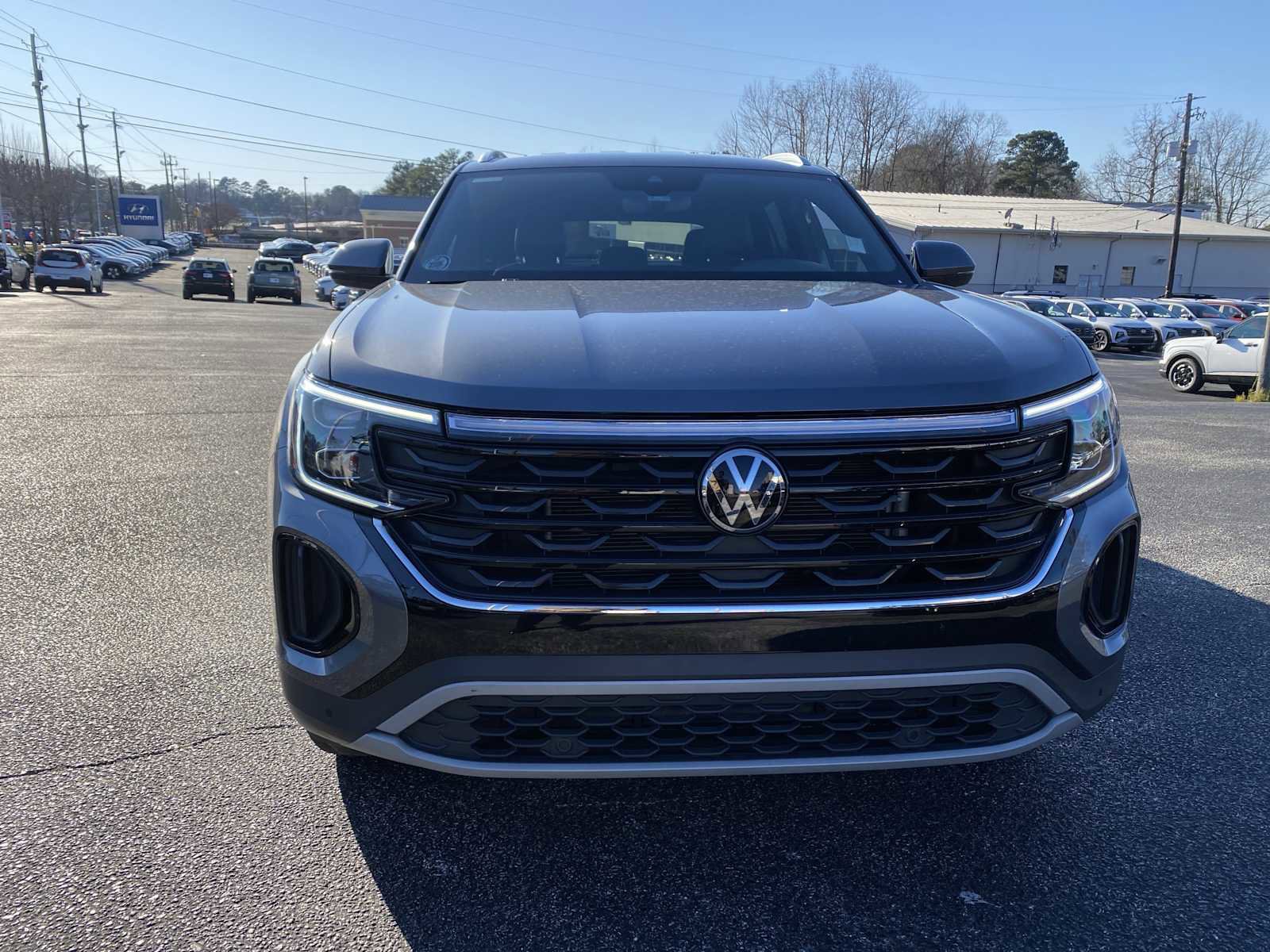 Used 2024 Volkswagen Atlas Cross Sport SE image 3