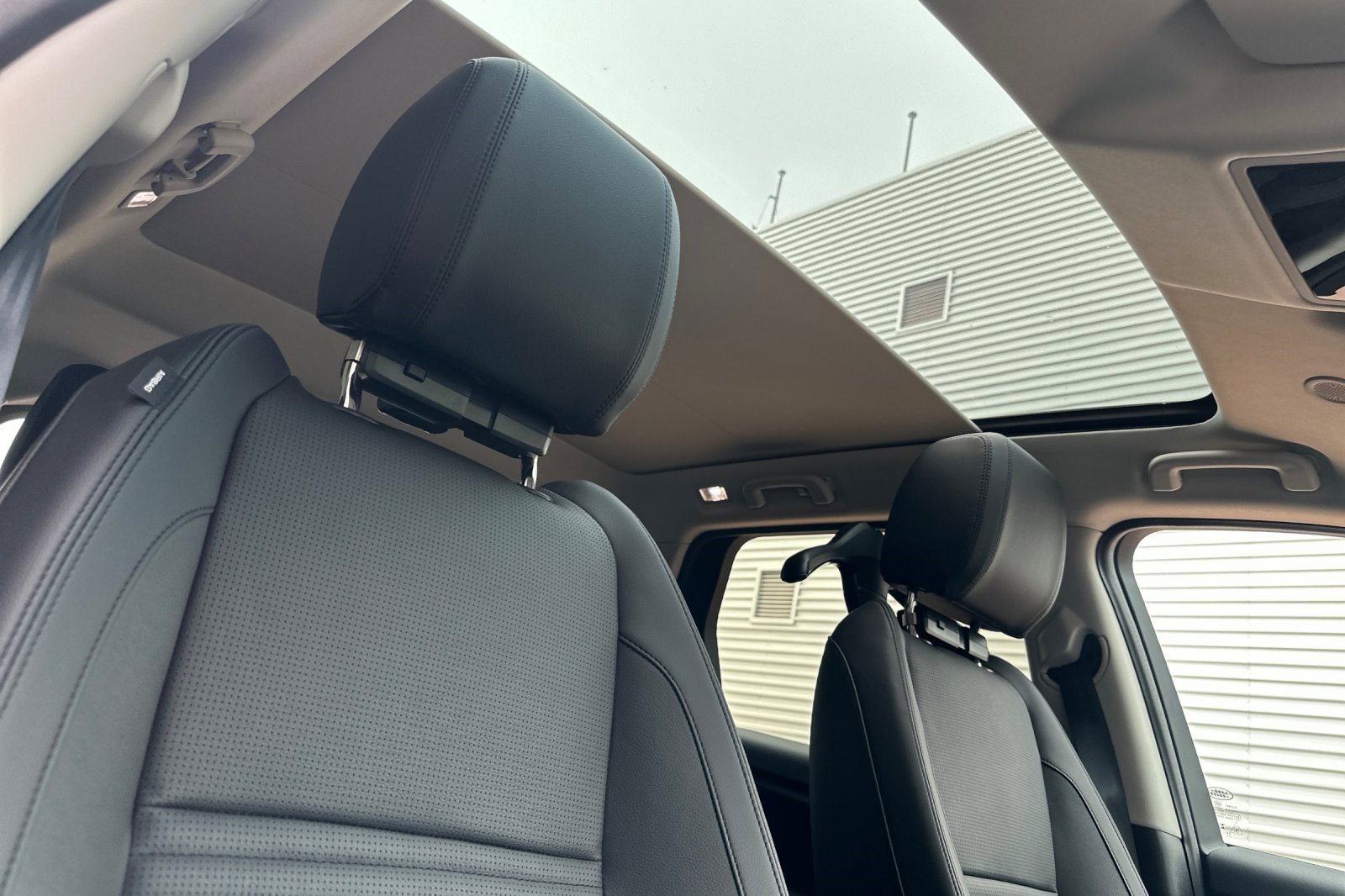 Used 2025 Land Rover Discovery Sport S image 25