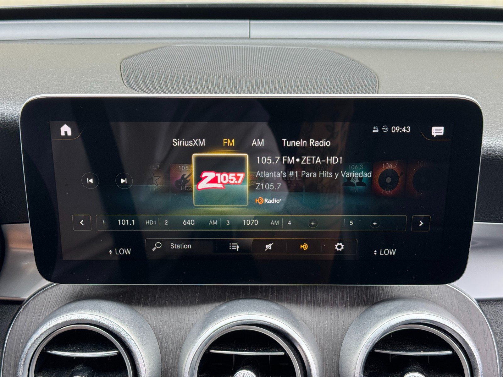 Used 2021 Mercedes-Benz GLC 300 w/ AMG Line image 23