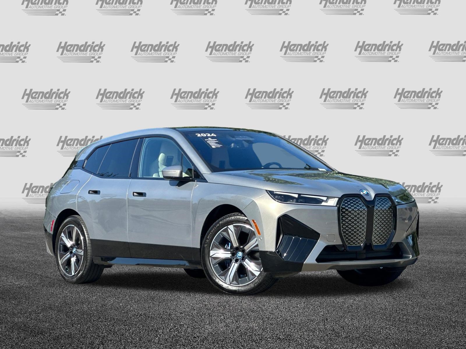 Used 2024 BMW iX xDrive50 w/ Sport Package AWD/4WD image 2