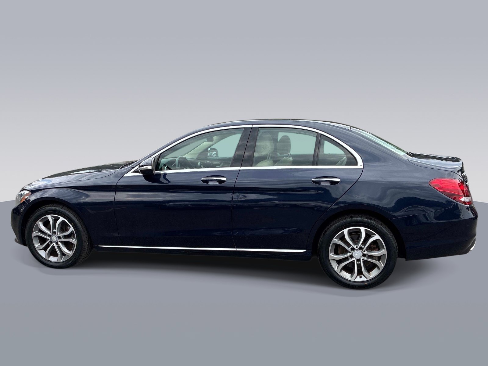 Used 2015 Mercedes-Benz C 300 4MATIC Sedan image 4