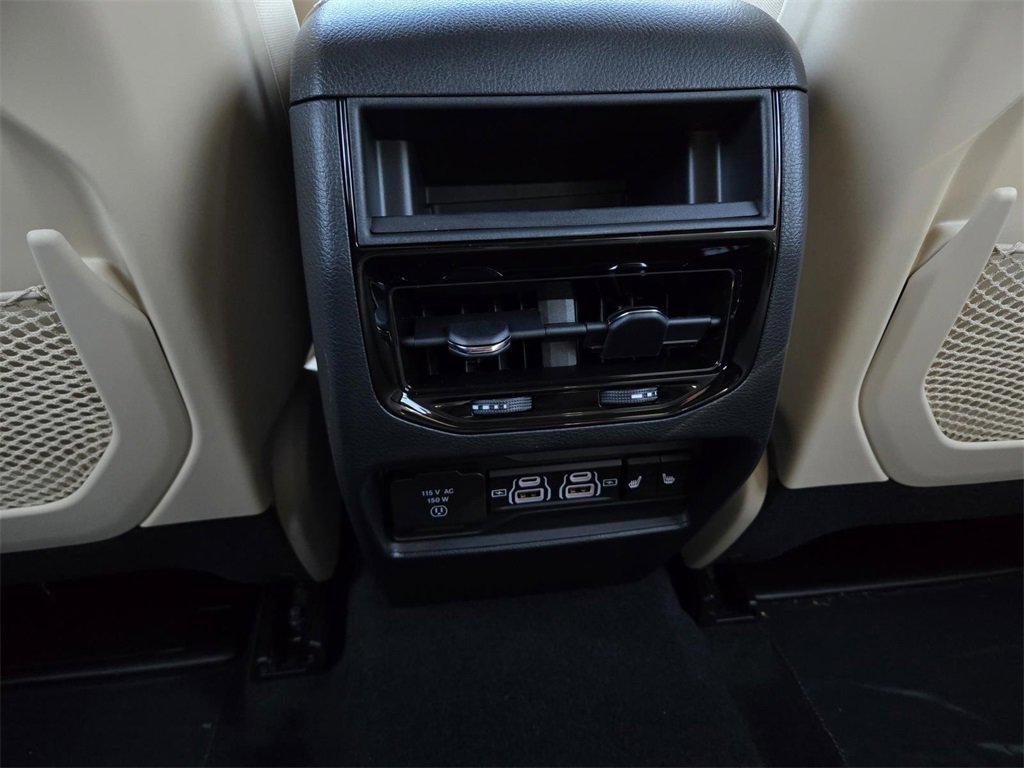 New 2025 Jeep Grand Cherokee Limited w/ Luxury Tech Group II image 14