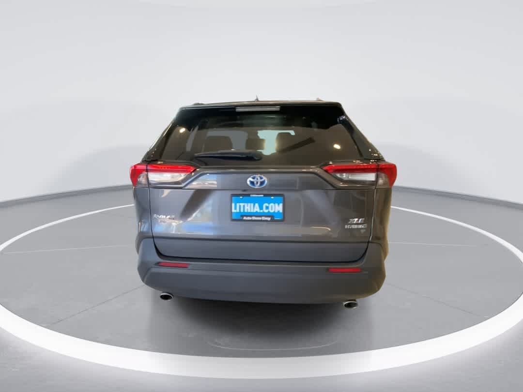 Used 2021 Toyota RAV4 XLE AWD/4WD image 7