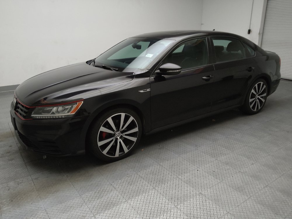 Used 2018 Volkswagen Passat 3.6 FWD image 2