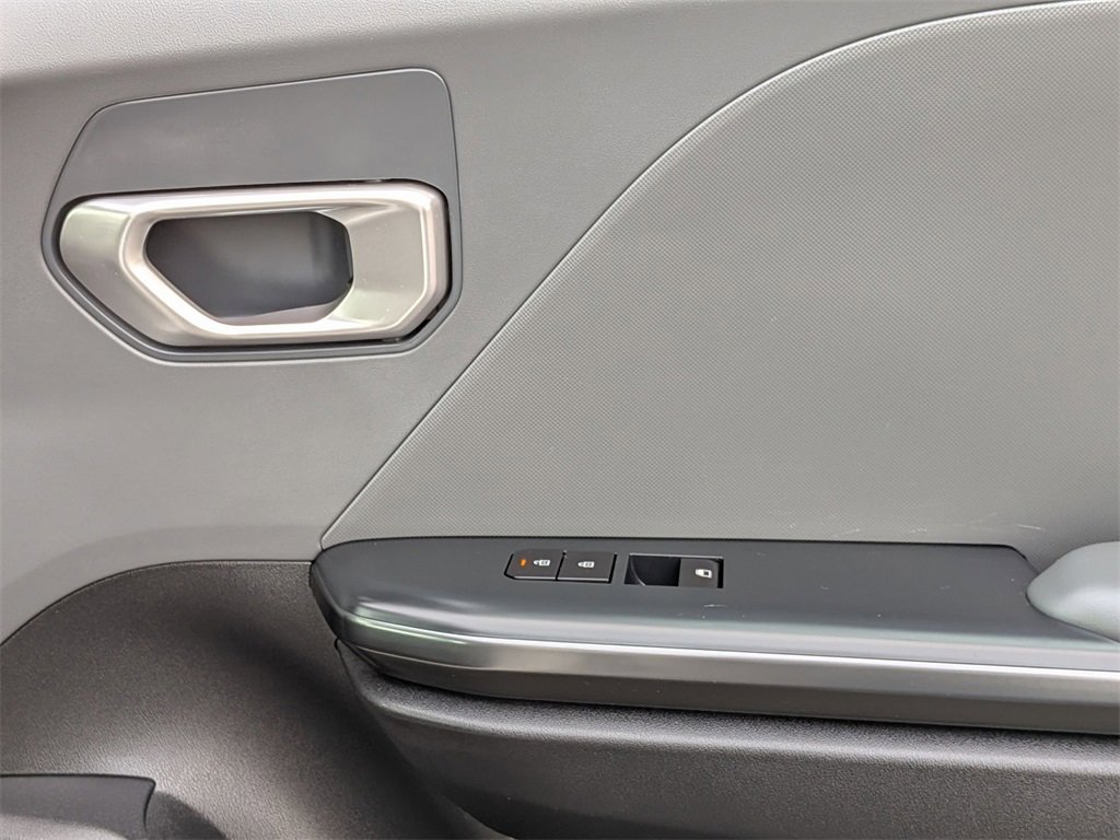 Used 2025 Kia K4 LXS image 31