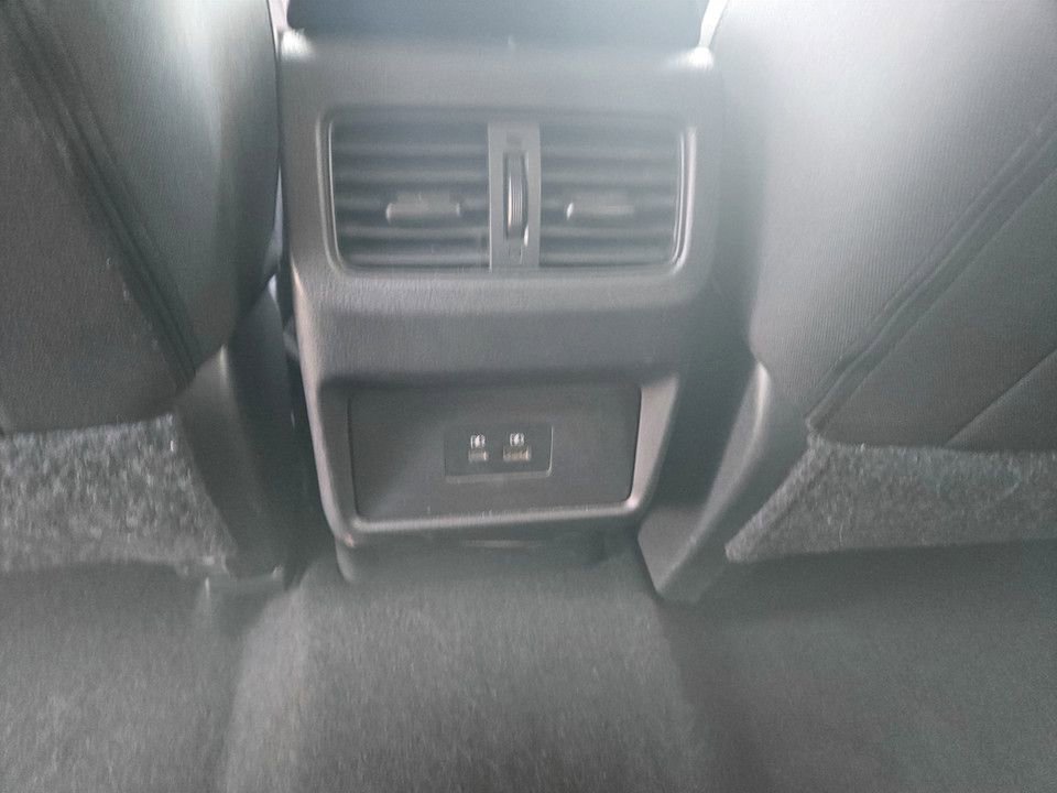 Used 2023 Nissan Rogue SV image 31