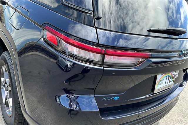 Used 2025 Jeep Grand Cherokee Limited 4xe image 32