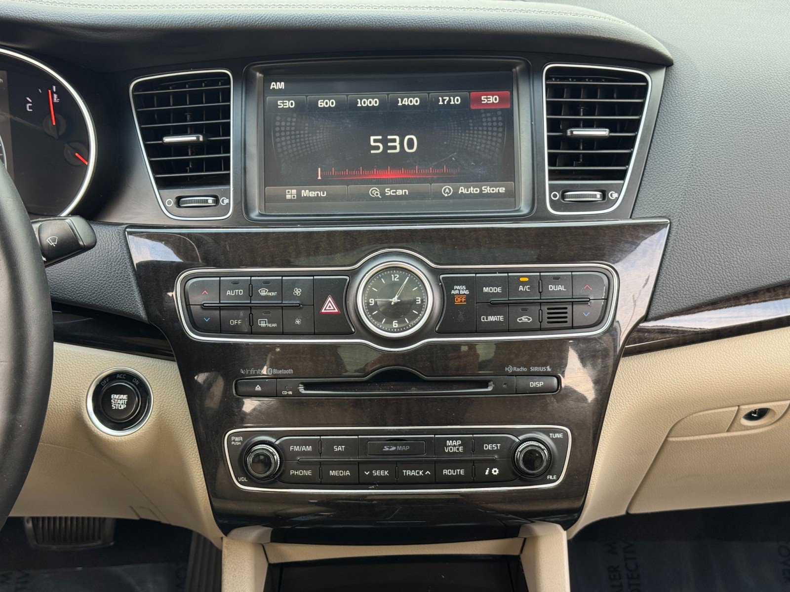 Used 2014 Kia Cadenza Premium w/ Luxury Package image 23
