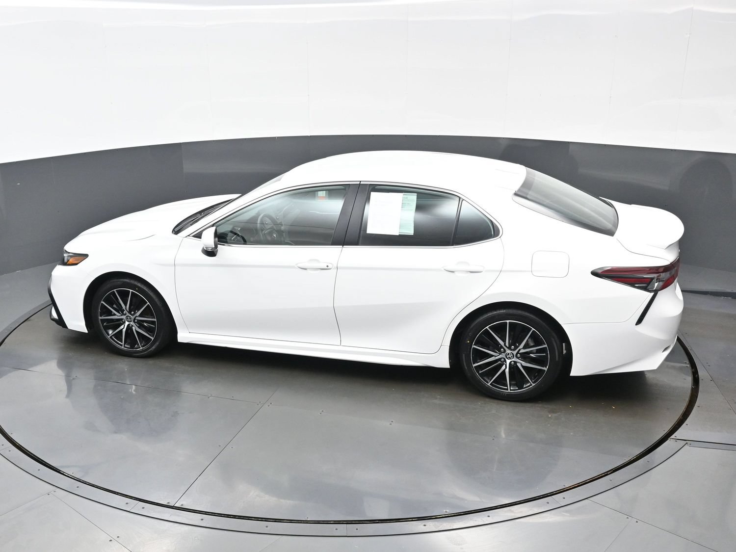Used 2024 Toyota Camry SE AWD/4WD image 37